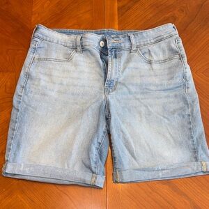 Old Navy Light Blue Denim Roll-Hem Women's Shorts High-Rise WOW